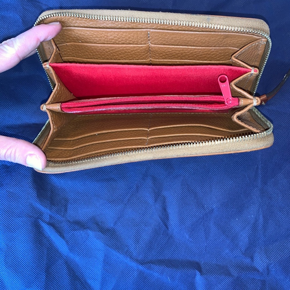 Dooney and Bourke - Picture 7 of 8